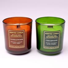 Aromatické sviečky v sklenených nádobách s dreveným knôtom.