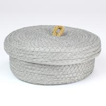 Košík s papierovým viečkom v šedej farbe, stredný, priemer 23 cm.