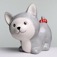 Porcelánová pokladnička mačka v šedej farbe.