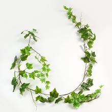 Umelá girlanda brečtanu s dĺžkou 160 cm.