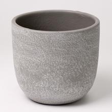 Obal na kvetináč NORA v šedej farbe, priemer 16 cm, výška 17 cm.