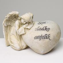 Sivý anjel pri srdci s nápisom 'Spi sladko anjelik'.