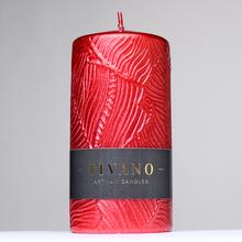 Červená vianočná sviečka TIVANO s ornamentom.