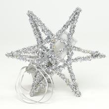 Strieborná vianočná hviezda s 15 LED svetlami.