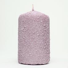 Vianočná sviečka s glitrom v ružovej farbe.