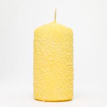 Vianočná sviečka v ecru farbe s glitrom.