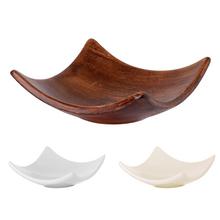 Veľká štvorcová podložka 12,5x12,5 cm v bielej a krémovej farbe.