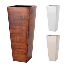 Vysoká kvádrová váza v rôznych farbách.