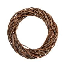 Nelúpaný veniec z prútia s priemerom 30 cm.