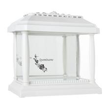 Biely lampión Panteon s nápisom Spomíname.