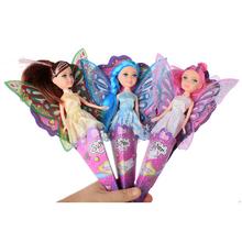 Bábika víla s farebnými krídlami.