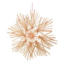 Ozdoba z prírodnej slamy vo forme hviezdy.