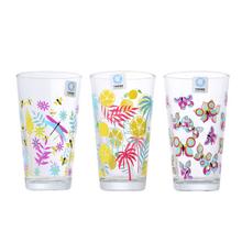 Sada pohárov na vodu s farebnými vzormi.