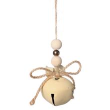 Záves s rolničkou a mašľou v krémovej farbe.