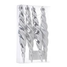 Sada štyroch strieborných točených plastových gúľ na vianočný stromček.