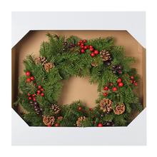 Veniec z čečiny so šiškami a bobuľami, 50 cm.