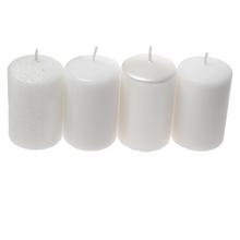 Biely mix sviečok v balení po štyroch kusoch.