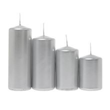 Sada štyroch strieborných adventných sviečok.