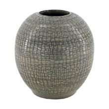 Terakotová váza s textúrovaným povrchom.