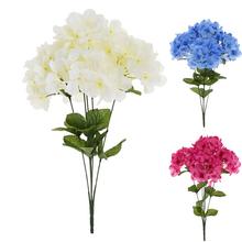 Kytica umelých hortenzií v mixe farieb.