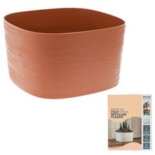 Štvorcový obal RODI 37 z recyklovanej plastu v hnedo-oranžovej farbe.