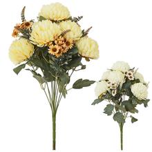 Kytica chryzantém a slnečníc so zeleňou.