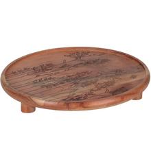 Okrúhly podnos z akátového dreva s dekoratívnym vzorom.