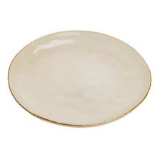 Keramický tanier s priemerom 21 cm a výškou 2,3 cm.