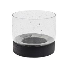 Svietnik na čajovú sviečku Spazzol s čírym skleneným telom a čiernym podstavcom.