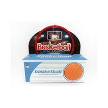 Basketbalový koš s oranžovou doskou a čiernym pozadím.
