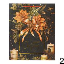 Darčeková taška na Vianoce v čiernej farbe s mixom dekorácií.