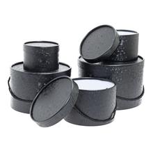 Darčekové krabičky čierne s šnúrkou v rôznych veľkostiach.