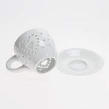Aromalampa v tvare hrnčeka so srdiečkami, biela porcelánová.