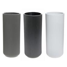 Váza keramická v mixe farieb, výška 35 cm, priemer 14 cm.