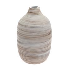 Keramická váza s pruhmi v krémovej farbe.