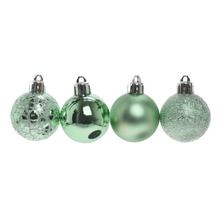 Sada zelených plastových vianočných gúľ.