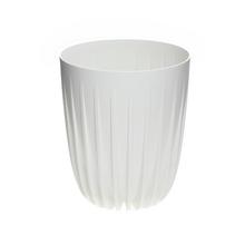 Okrúhly krémový obal na kvetináče z recyklovanej umelej hmoty.