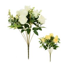 Kytica umelých ruží a eukalyptu s mixom zelene.