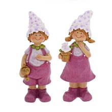 Ružovo-fialové dekorácie s postavičkami detí.