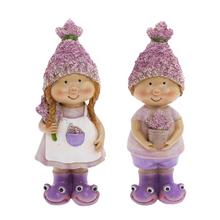 Ružovo-fialové dekorácie s postavičkami detí.