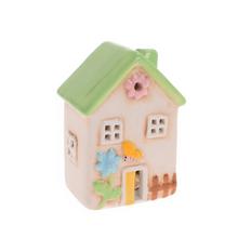 Zelený keramický domček s LED osvetlením.