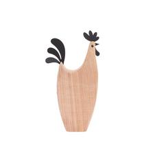 Drevený kohút v prírodnej a čiernej farbe.