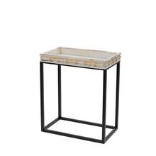 Biely hranatý stolík z dreva a kovu.