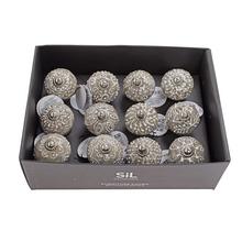 Úchytka na nábytok v rustikálnom štýle, sivá/biela.