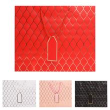 Darčeková taška M s rôznymi vzormi.