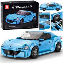 Licencované auto Maserati Gran Turismo z technických blokov.