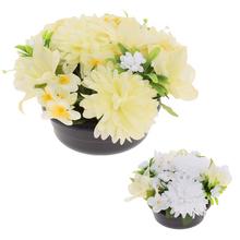 Miska zdobená ľaliami a drobnými kvetmi v mixe farieb.