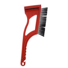 Škrabka na ľad so zmetáčikom v červenej farbe.