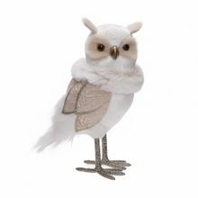 Textilná figúrka sovy v bielo-béžovej farbe.