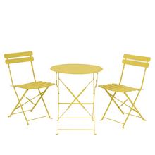 Záhradný stôl a dve stoličky v žltej farbe.